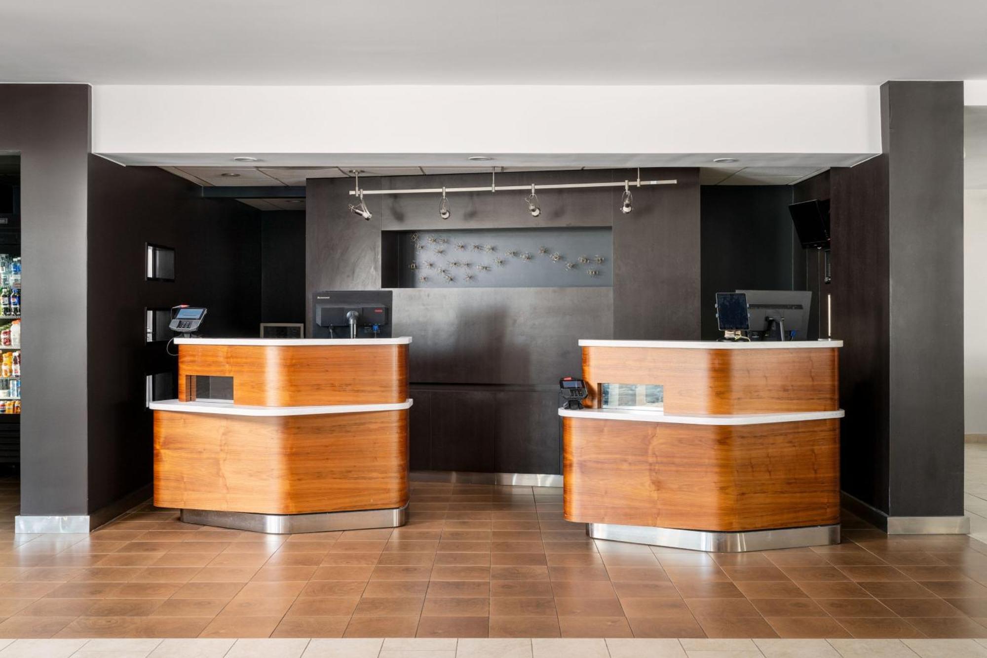 Courtyard Melbourne West Hotel Exterior foto
