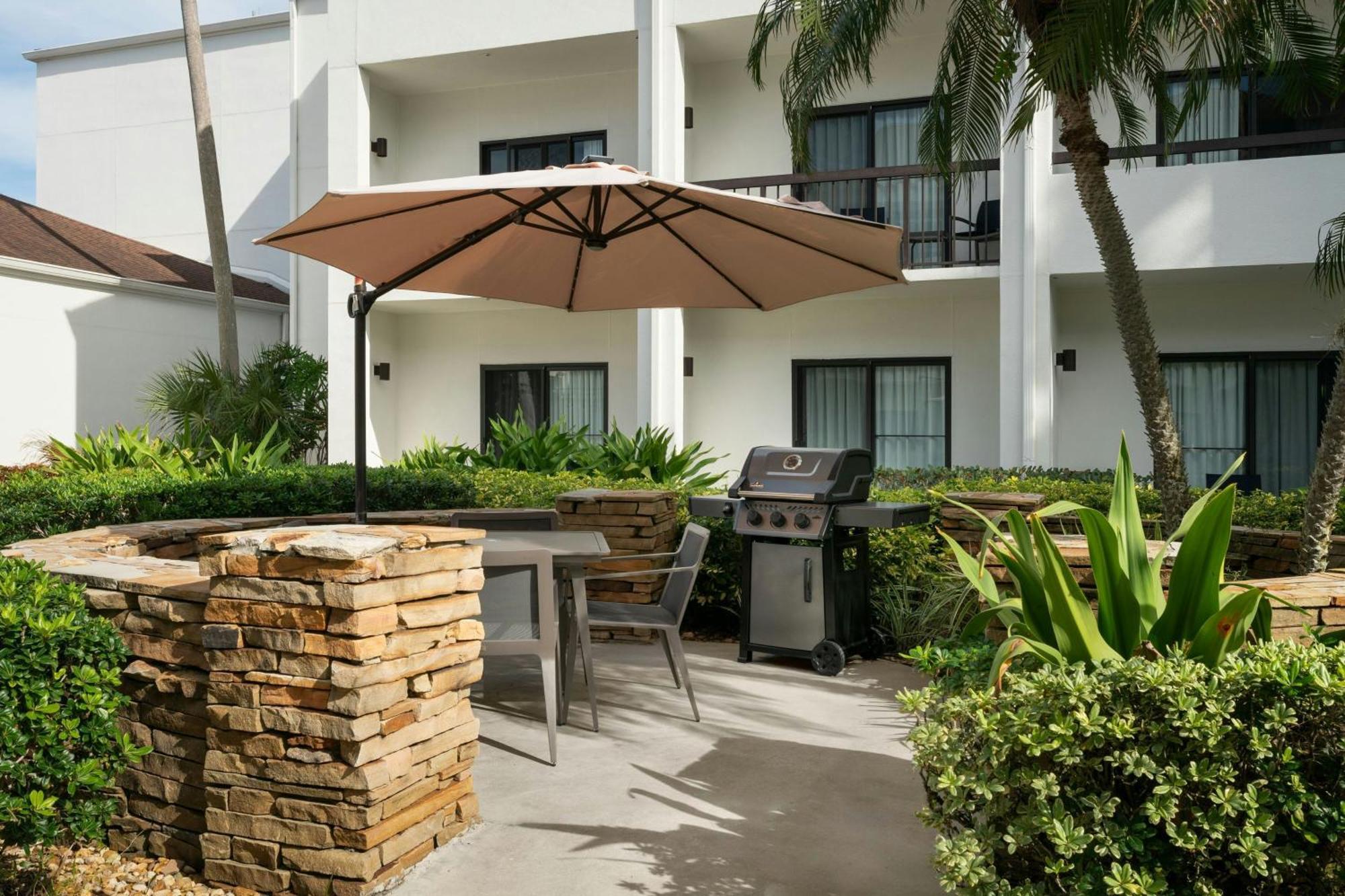 Courtyard Melbourne West Hotel Exterior foto